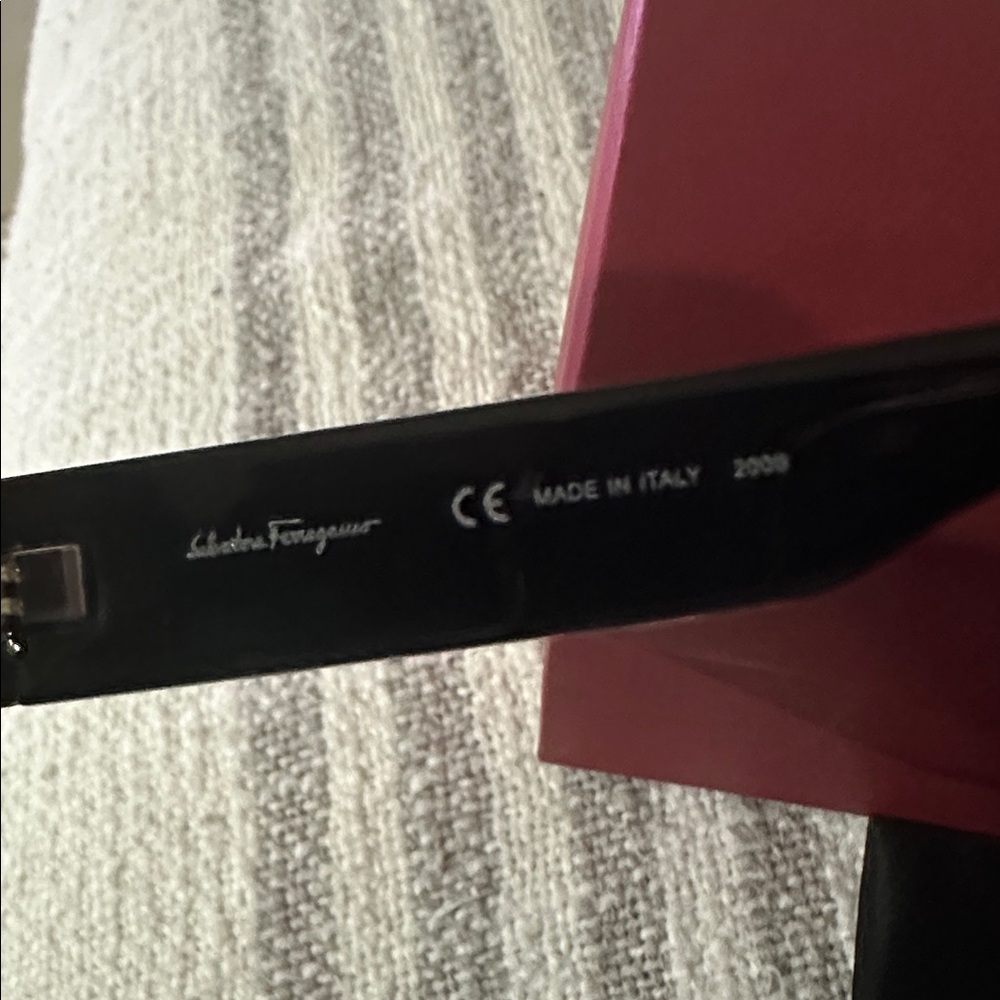 Salvatore Ferragamo Black Oversized Sunglasses - Picture 10 of 10